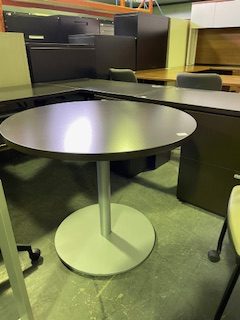 Table Teknion ronde 36 pouces usagée