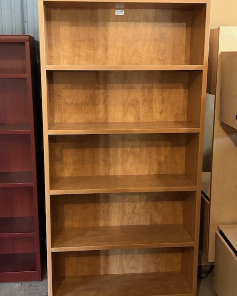 Bibliothèque usagée érable