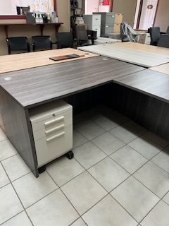 Bureau en L gris foncé