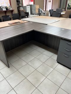 Bureau en L gris foncé