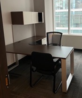 Ensemble de bureau usagé blanc et brun