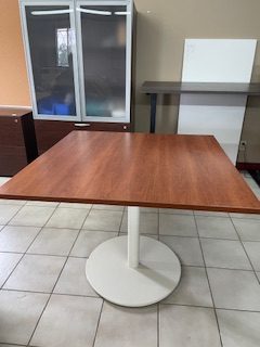 Table carrée usagée 42 x 42 Artopex