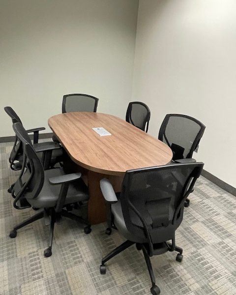 Table de conférence usagée noyer de 6 pieds