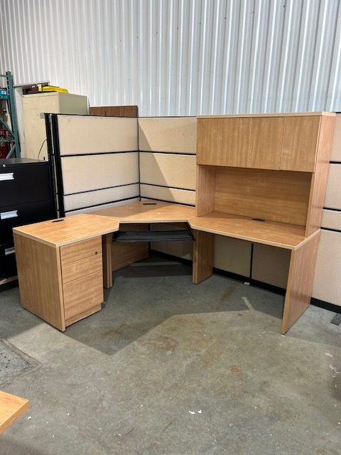 Ensemble de bureau en coin usagé