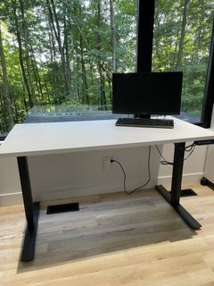 Bureau ajustable en hauteur